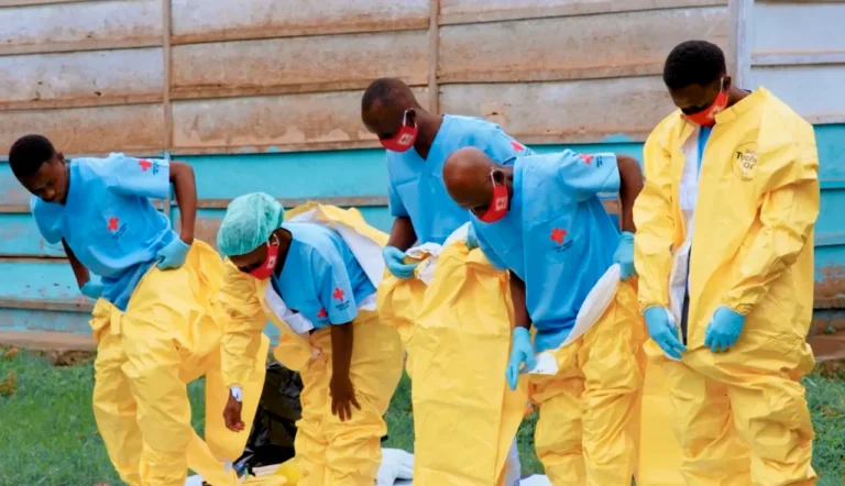 Ebola : le patron de l&rsquo;OMS salue la réponse de l&rsquo;Ouganda face à l&rsquo;épidémie