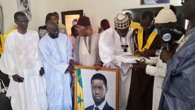 Keur Massar : la coalition Diomaye Président lance sa tournée départementale par une visite au chef de village de Yeumbeul