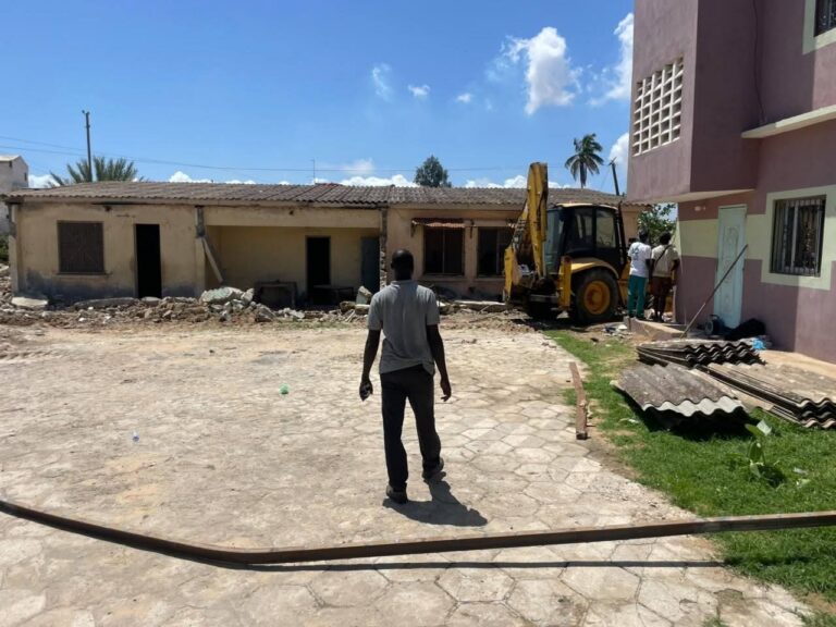 Rufisque – Keury Souf : démolition d’un bâtiment menaçant dans l’enceinte du poste de santé