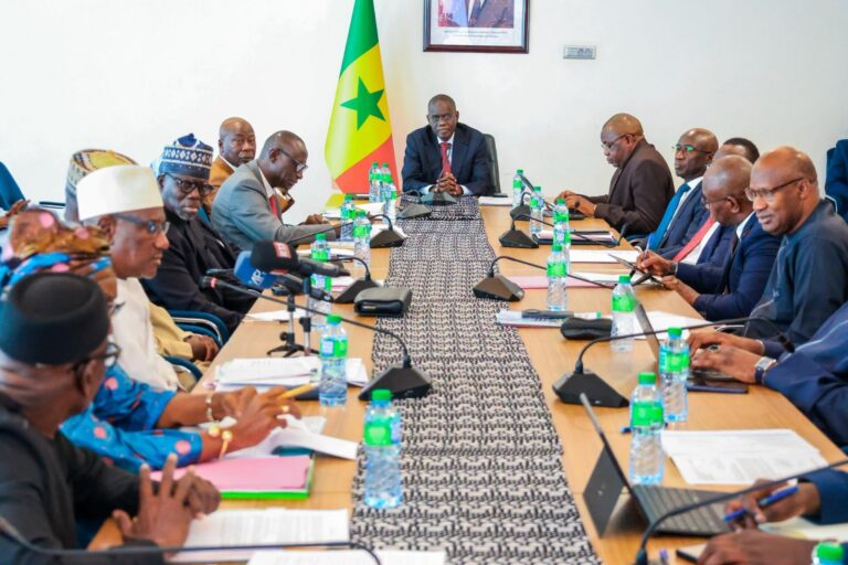 PACTE SOCIAL – Le Premier ministre Ahmadou Alhaminou Mohamed LO rassure les partenaires sociaux